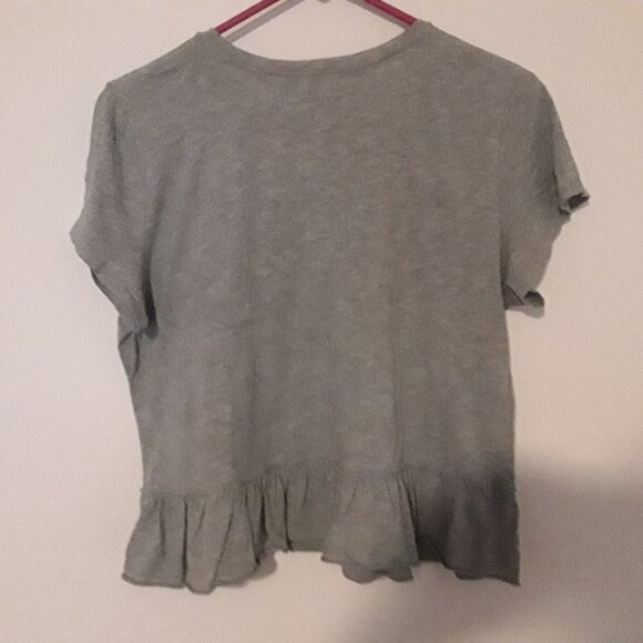 Abercrombie & Fitch ladies size large gray crop top w/ruffled bottom - Picture 3 of 4